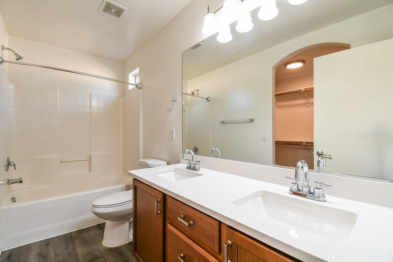 1,955/Mo, 10222 E Baltimore Street Mesa, AZ 85207 Main Bathroom View