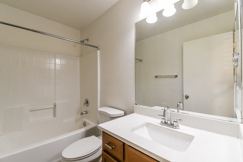 1,955/Mo, 10222 E Baltimore Street Mesa, AZ 85207 Bathroom View 3