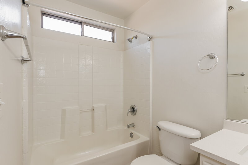 1,880/Mo, 15814 W Jackson Street Goodyear, AZ 85338 Main Bathroom View