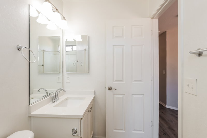 1,880/Mo, 15814 W Jackson Street Goodyear, AZ 85338 Main Bathroom View 2