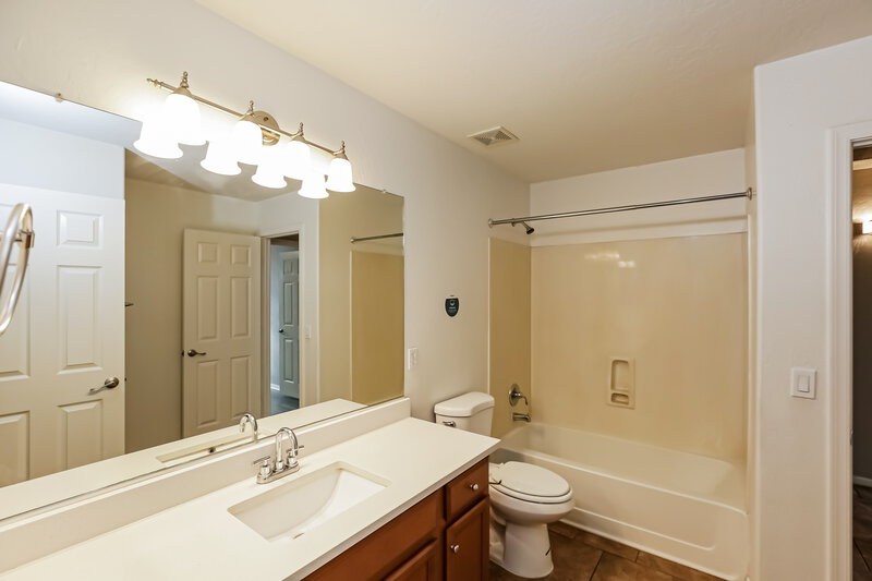 2,175/Mo, 2109 W Nancy Ln Phoenix, AZ 85041 Bathroom View