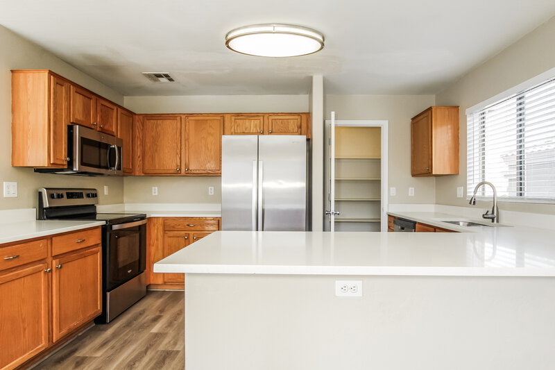 2,210/Mo, 10637 W Nez Perce Street Tolleson, AZ 85353 Kitchen View