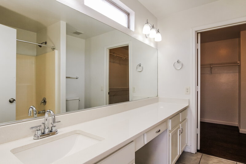 2,210/Mo, 10637 W Nez Perce Street Tolleson, AZ 85353 Main Bathroom View