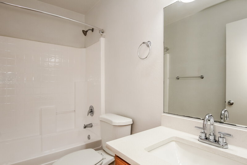 2,210/Mo, 10637 W Nez Perce Street Tolleson, AZ 85353 Bathroom View