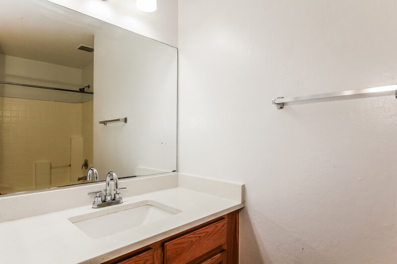 2,210/Mo, 10637 W Nez Perce Street Tolleson, AZ 85353 Bathroom View 2