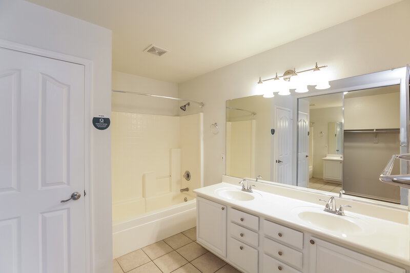 1,830/Mo, 17014 W Rimrock St Surprise, AZ 85388 Main Bathroom View