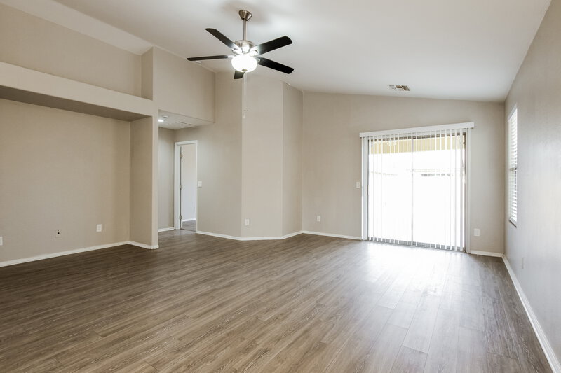 2,035/Mo, 6640 S 44th Ave Laveen, AZ 85339 Living Room View 2