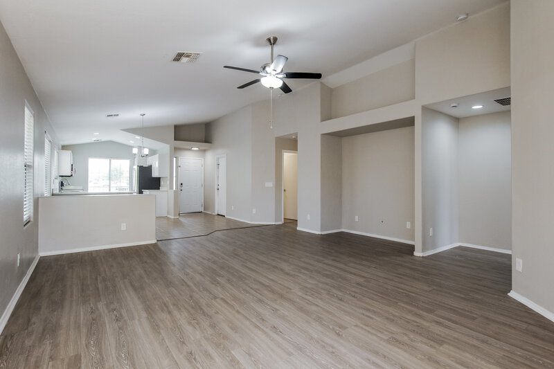 2,035/Mo, 6640 S 44th Ave Laveen, AZ 85339 Living Room View 3