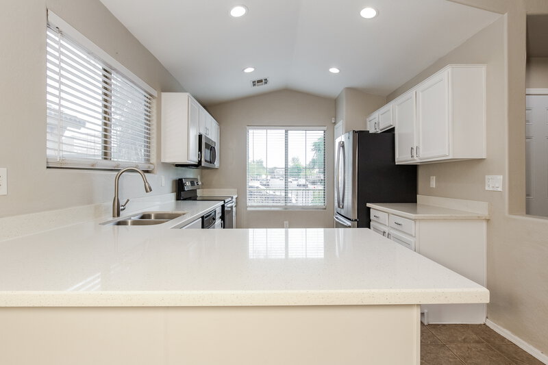 2,035/Mo, 6640 S 44th Ave Laveen, AZ 85339 Kitchen View