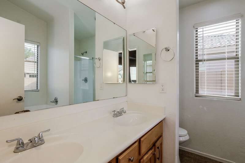 2,035/Mo, 6640 S 44th Ave Laveen, AZ 85339 Main Bathroom View