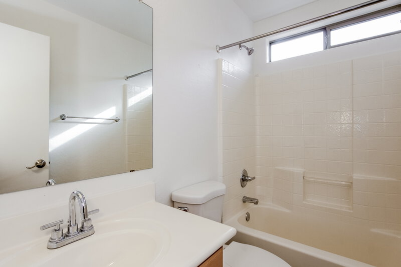 2,035/Mo, 6640 S 44th Ave Laveen, AZ 85339 Bathroom View