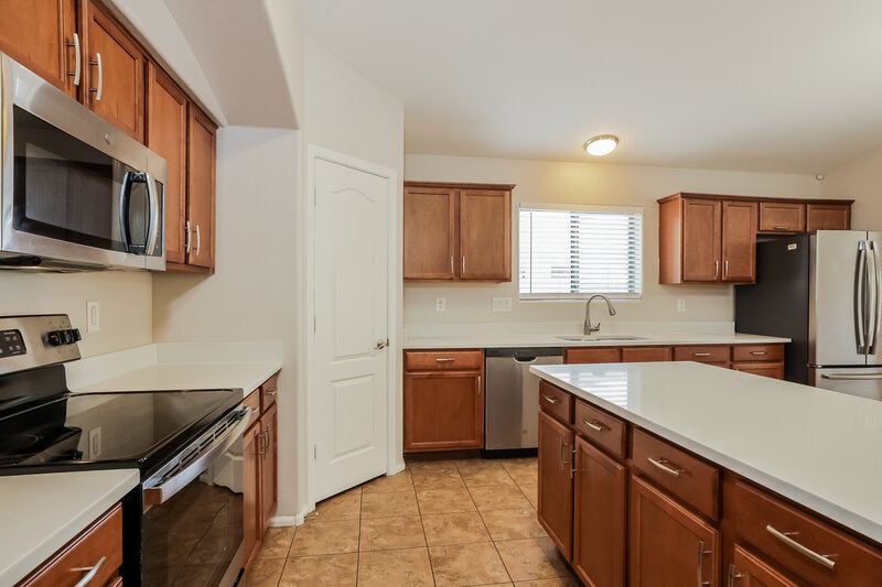 2,970/Mo, 3709 S 71st Dr Phoenix, AZ 85043 Kitchen View 2