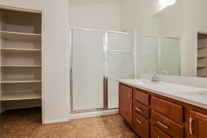 2,970/Mo, 3709 S 71st Dr Phoenix, AZ 85043 Main Bathroom View