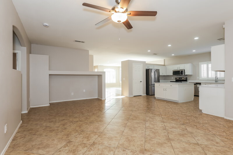 2,130/Mo, 1913 S 83rd Dr Tolleson, AZ 85353 Living Room View 2