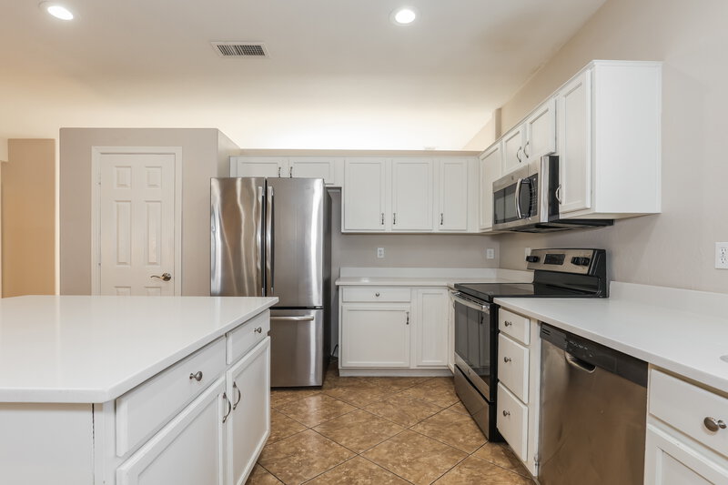 2,130/Mo, 1913 S 83rd Dr Tolleson, AZ 85353 Kitchen View