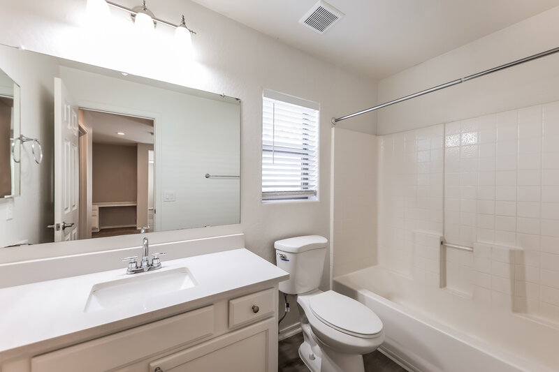 1,985/Mo, 11792 N 147th Ln Surprise, AZ 85379 Bathroom View