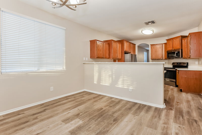 1,875/Mo, 6603 S 17th Ave Phoenix, AZ 85041 Dining Room View 2