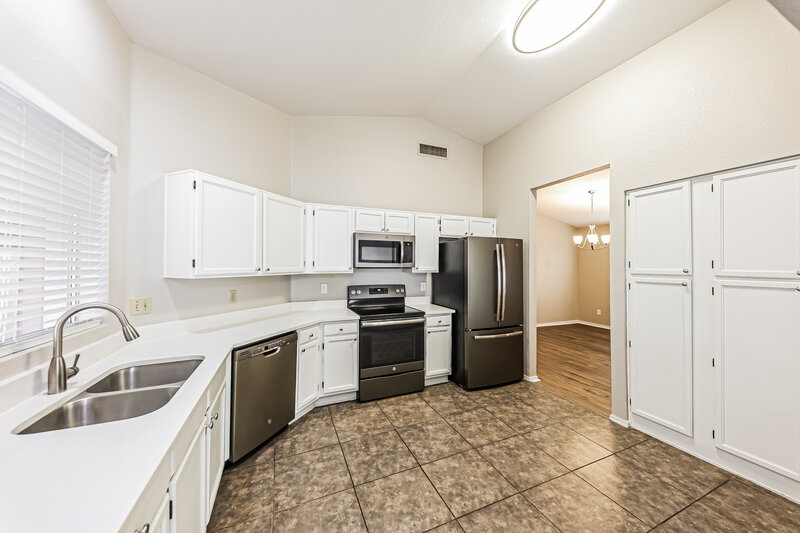 2,135/Mo, 7317 W Greer Ave Peoria, AZ 85345 Kitchen View