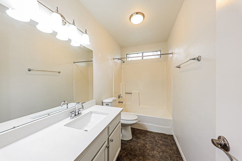 2,135/Mo, 7317 W Greer Ave Peoria, AZ 85345 Bathroom View