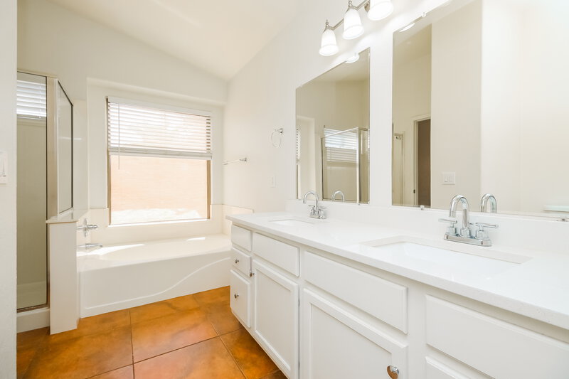 2,275/Mo, 9909 E Onza Ave Mesa, AZ 85212 Main Bathroom View