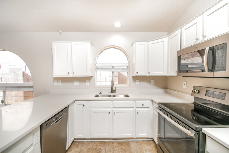 2,285/Mo, 3931 E San Remo Ave Gilbert, AZ 85234 Kitchen View 3