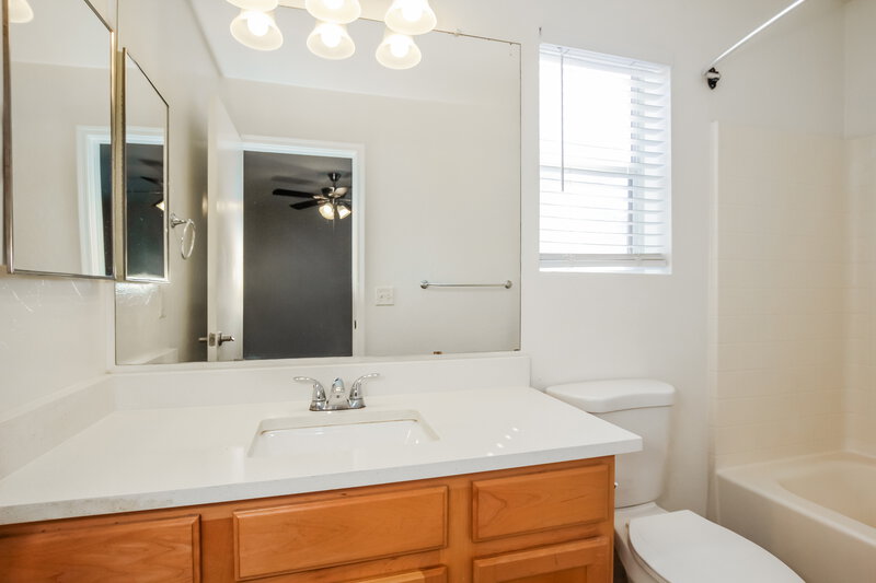 2,050/Mo, 668 E Colt Court Chandler, AZ 85225 Main Bathroom View
