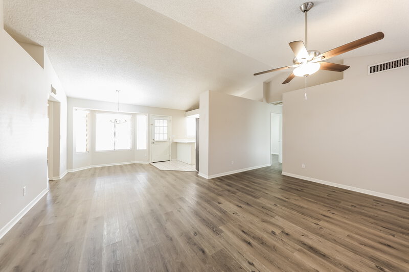 1,885/Mo, 6004 W Kings Ave Glendale, AZ 85306 Living Room View