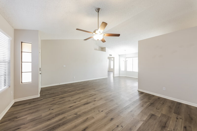 1,885/Mo, 6004 W Kings Ave Glendale, AZ 85306 Living Room View 2