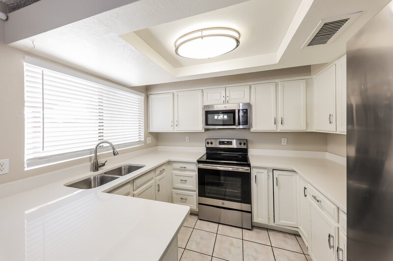 1,885/Mo, 6004 W Kings Ave Glendale, AZ 85306 Kitchen View 2