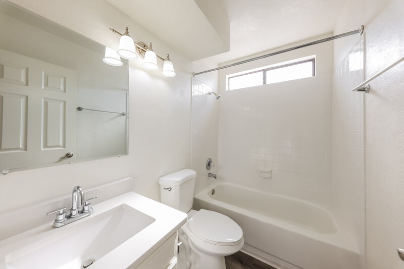 1,885/Mo, 6004 W Kings Ave Glendale, AZ 85306 Bathroom View