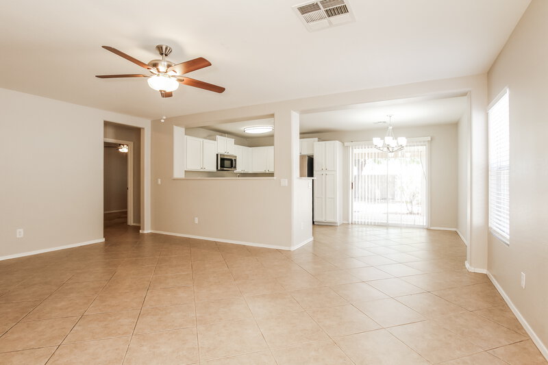 1,915/Mo, 10120 N 116th Ln Youngtown, AZ 85363 Living Room View