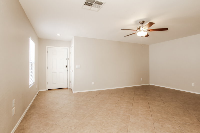 1,915/Mo, 10120 N 116th Ln Youngtown, AZ 85363 Living Room View 2