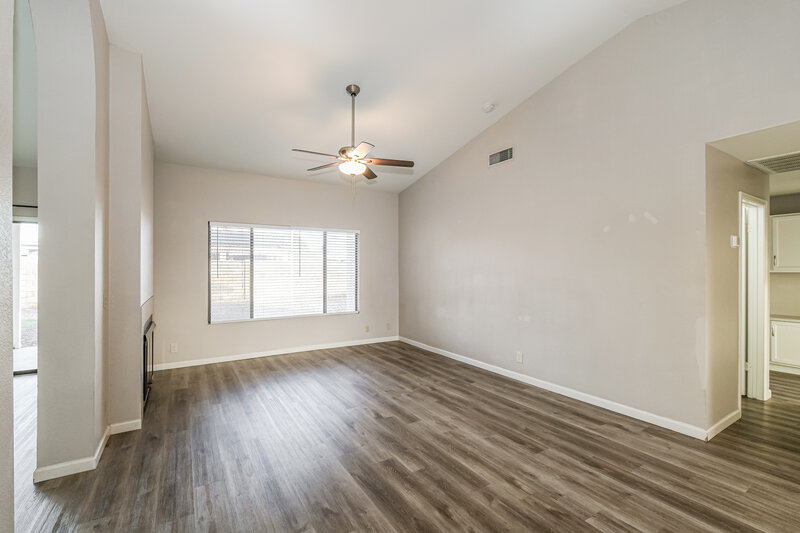 1,920/Mo, 11001 N 55th Ave Glendale, AZ 85304 Living Room View