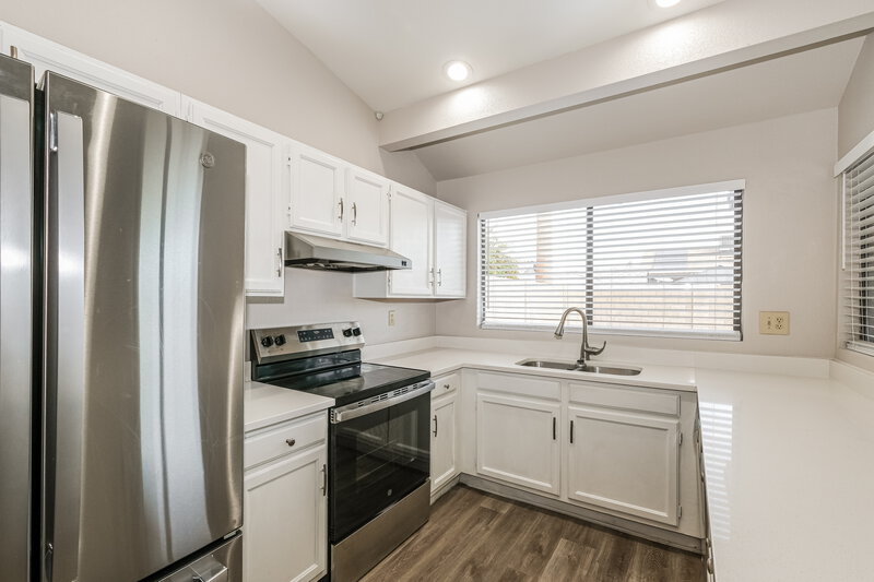 1,920/Mo, 11001 N 55th Ave Glendale, AZ 85304 Kitchen View