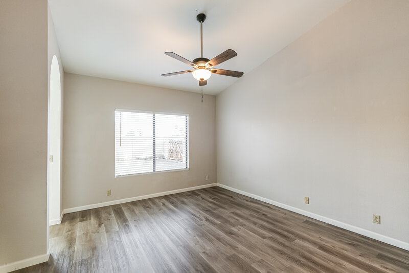 1,920/Mo, 11001 N 55th Ave Glendale, AZ 85304 Main Bedroom View