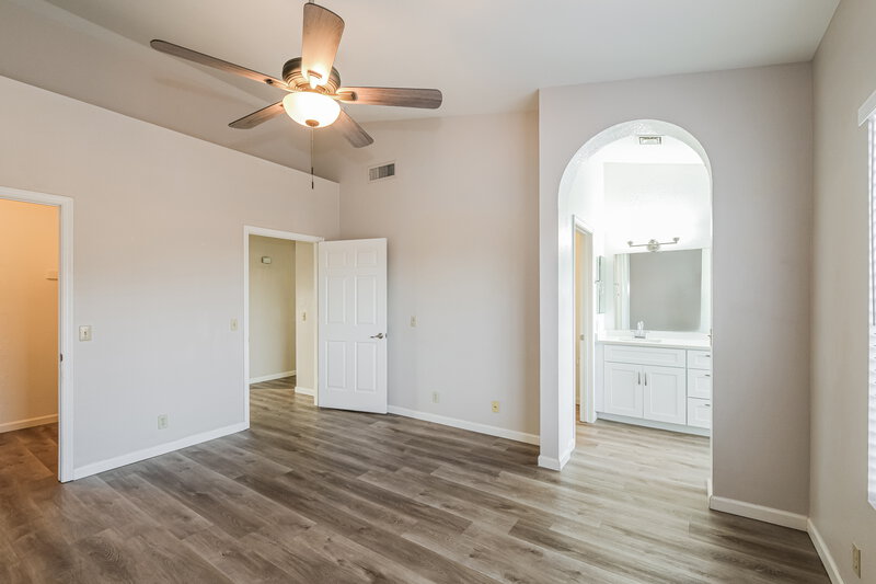 1,920/Mo, 11001 N 55th Ave Glendale, AZ 85304 Main Bedroom View 2