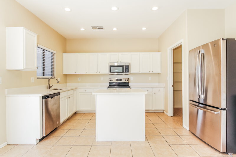 1,840/Mo, 16115 N 168th Ave Surprise, AZ 85388 Kitchen View