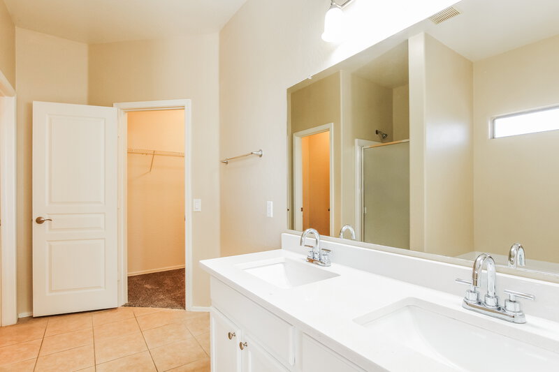 1,840/Mo, 16115 N 168th Ave Surprise, AZ 85388 Main Bathroom View