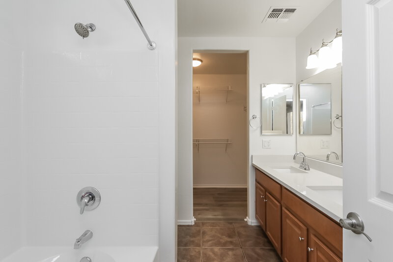 2,115/Mo, 2325 W Silver Creek Ln Queen Creek, AZ 85142 Master Bathroom View