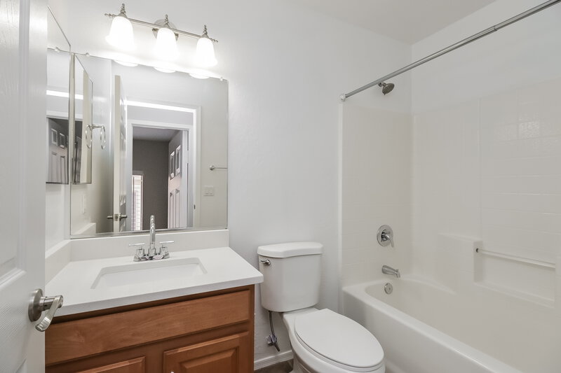 2,115/Mo, 2325 W Silver Creek Ln Queen Creek, AZ 85142 Bathroom View