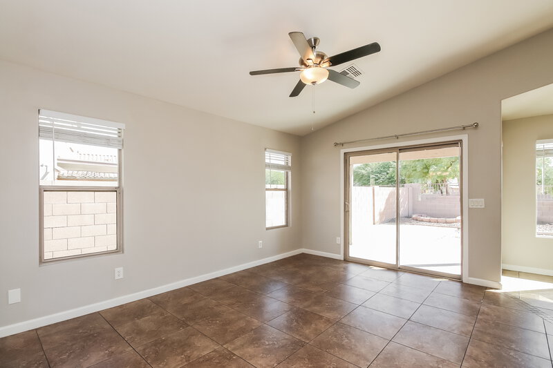 1,815/Mo, 501 S 112th Dr Avondale, AZ 85323 Family Room View