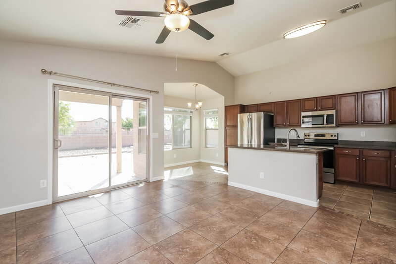 1,815/Mo, 501 S 112th Dr Avondale, AZ 85323 Family Room View 2