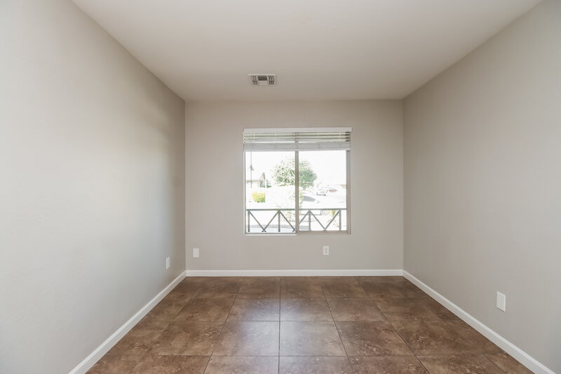 1,815/Mo, 501 S 112th Dr Avondale, AZ 85323 Office View