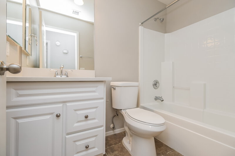 1,815/Mo, 501 S 112th Dr Avondale, AZ 85323 Bathroom View