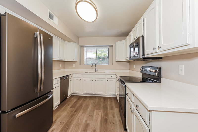 2,235/Mo, 4527 E Hampton Ave (2) Mesa, AZ 85206 Kitchen View
