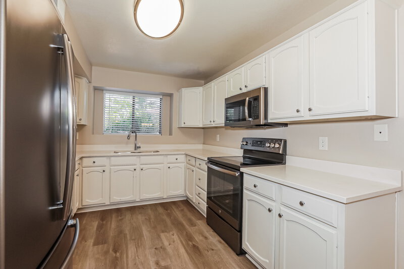 2,235/Mo, 4527 E Hampton Ave (2) Mesa, AZ 85206 Kitchen View 2
