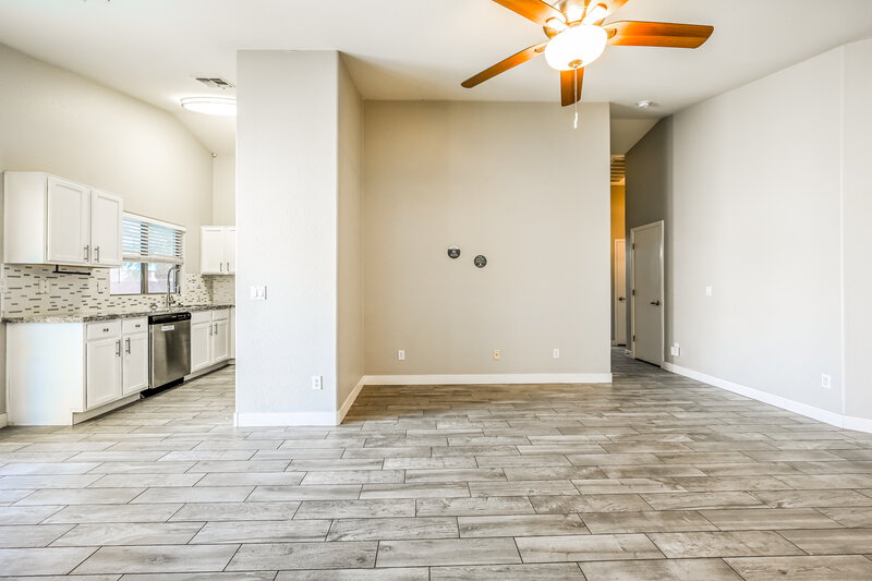 1,975/Mo, 17767 N Cornerstone Trl Surprise, AZ 85374 Living Room View