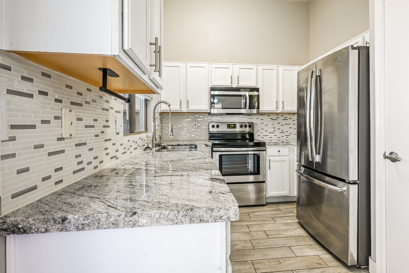 1,975/Mo, 17767 N Cornerstone Trl Surprise, AZ 85374 Kitchen View 2