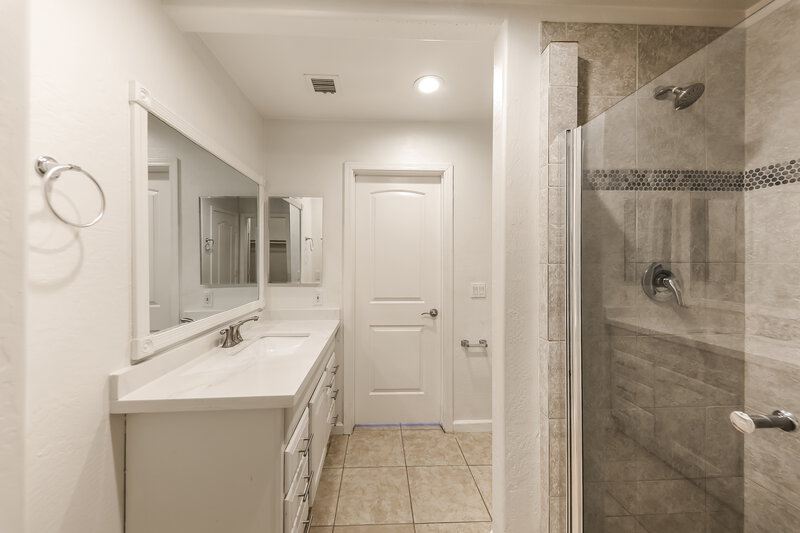 2,070/Mo, 12249 W Larkspur Rd El Mirage, AZ 85335 Main Bathroom View