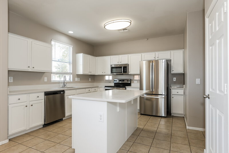 1,865/Mo, 3728 S 54th Gln Phoenix, AZ 85043 Kitchen View